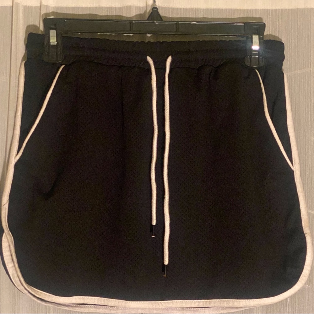 B&W Sporty Skirt Size Medium